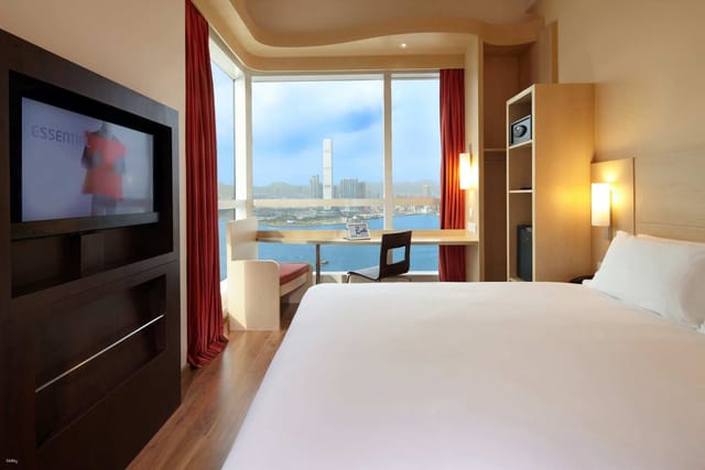ibis-hong-kong-central-sheung-wan-kkday-staycation-package-2024_1